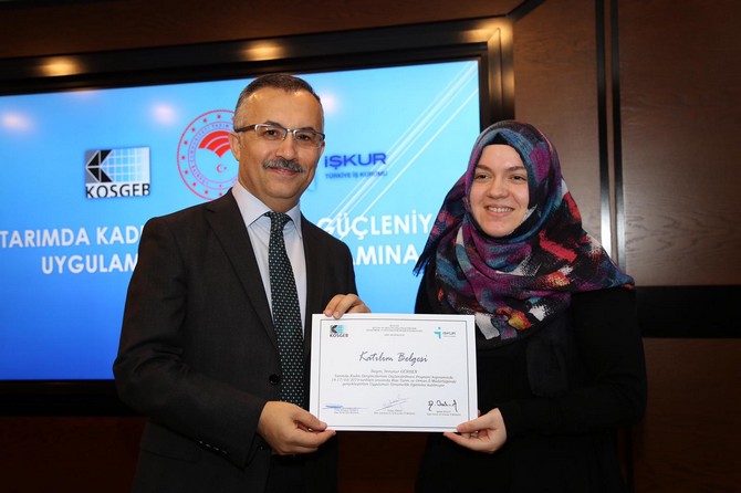 girisimci-kadinlar-sertifikalarini-vali-kemal-ceber’in-elinden-aldi-(3).jpg