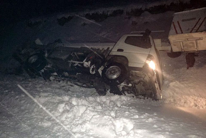 goreve-giden-elektrikciler-kaza-yapti2-yarali.jpg goreve-giden-elektrikciler-kaza-yapti2-yarali.jpg