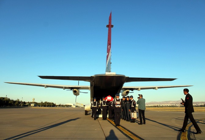 gorevi-sirasinda-kazada-sehit-olan-ozsoyun-cenazesi-memleketi-kayseriye-geldi-3.jpg