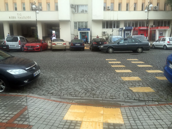 gorme-engelliere-fikra-gibi-yol.jpg gorme-engelliere-fikra-gibi-yol.jpg