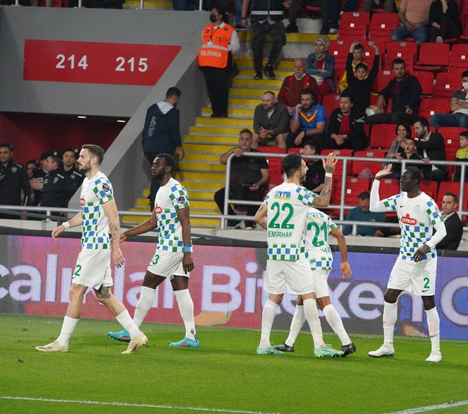 goztepe-caykur-rizespor-macindan-kareler-1.jpg