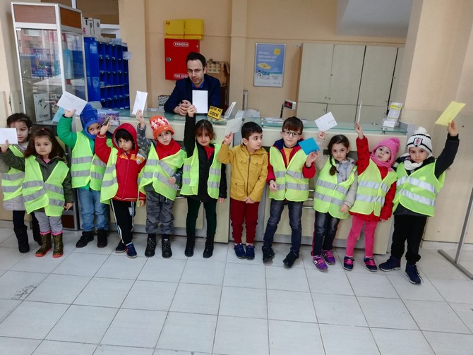 gulbahar-hatun-anaokulu-ogrencileri,-yurt-icindeki-sevdiklerine-yilbasi-karti-gonderdi-adliyeyi-gezdi-(20).jpg
