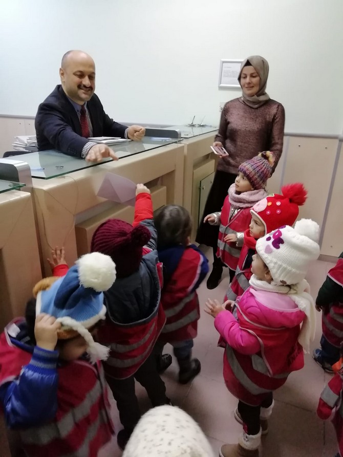 gulbahar-hatun-anaokulu-ogrencileri,-yurt-icindeki-sevdiklerine-yilbasi-karti-gonderdi-adliyeyi-gezdi-(25).jpg