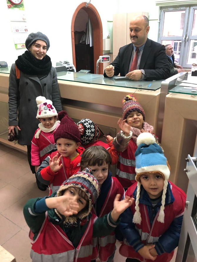 gulbahar-hatun-anaokulu-ogrencileri,-yurt-icindeki-sevdiklerine-yilbasi-karti-gonderdi-adliyeyi-gezdi-(3).jpg