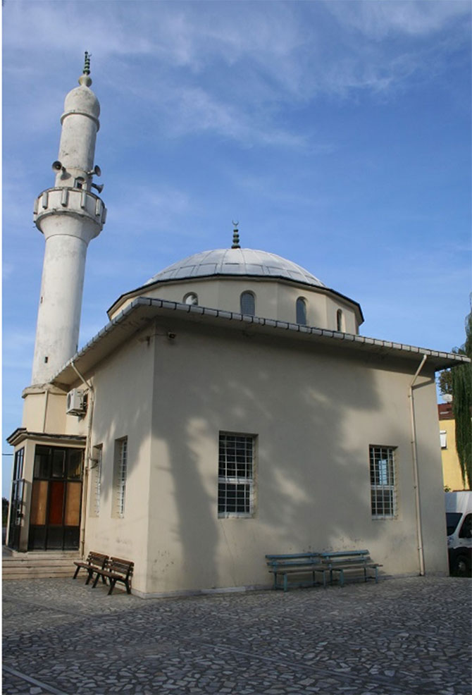 gulbahar-hatun-camii-yikildi-1.jpg