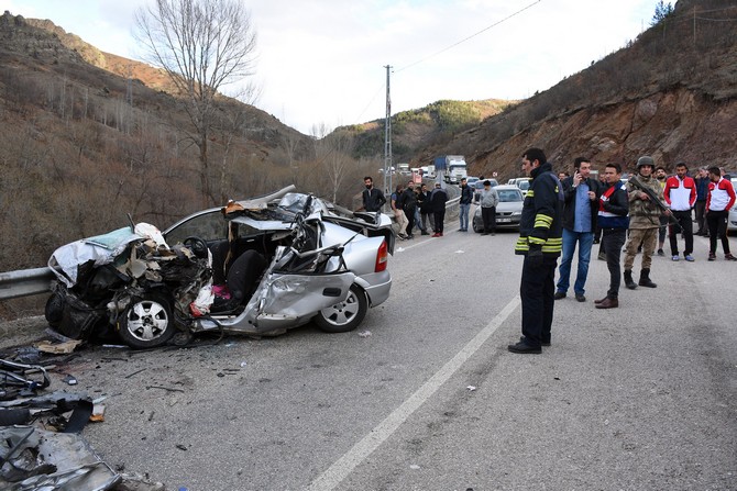 gumushane’de-feci-kaza-3-olu,-1-yarali-(1).jpg