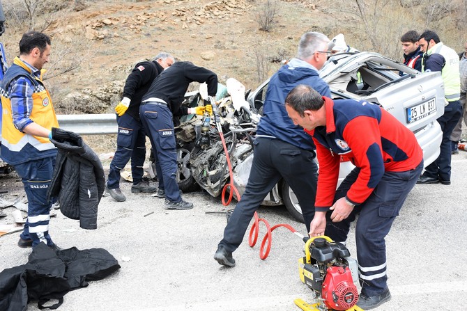 gumushane’de-feci-kaza-3-olu,-1-yarali-(13).jpg