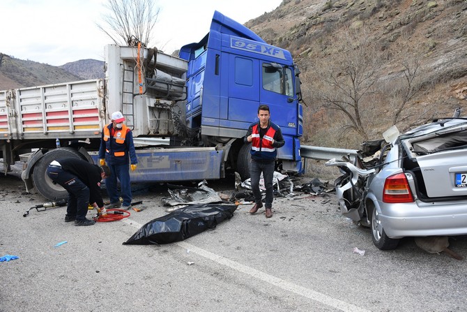 gumushane’de-feci-kaza-3-olu,-1-yarali-(20).jpg