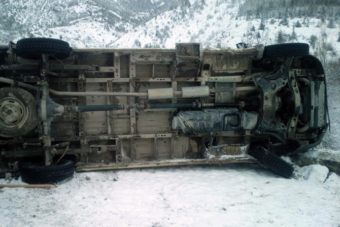 gumushane’de-ogretmenleri-tasiyan-minibus-yan-yatti-11-yarali-001.jpg gumushane’de-ogretmenleri-tasiyan-minibus-yan-yatti-11-yarali-001.jpg