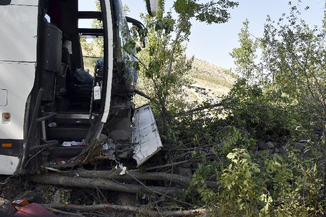 gumushane’de-yolcu-otobusu-kaza-yapti-1-olu,-24-yarali-(7).jpg