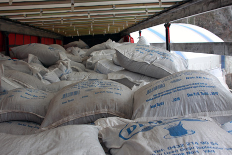 gumushanede-20-ton-kacak-cay-ele-gecirildi-2.jpg gumushanede-20-ton-kacak-cay-ele-gecirildi-2.jpg