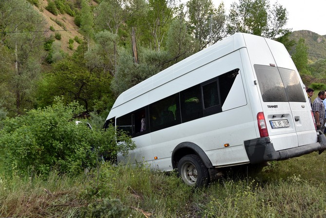 gumushanede-insaat-iscilerini-tasiyan-minibus-kaza-yapti-7-yarali-(3).jpg