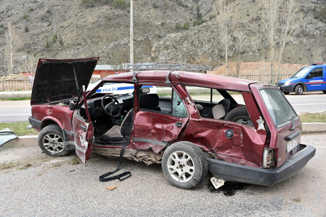 gumushanede-trafik-kazasi-1-olu,-3-yarali-3.jpg gumushanede-trafik-kazasi-1-olu,-3-yarali-3.jpg