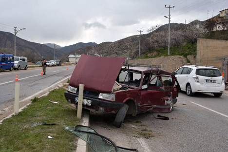gumushanede-trafik-kazasi-1-olu,-3-yarali-4.jpg gumushanede-trafik-kazasi-1-olu,-3-yarali-4.jpg