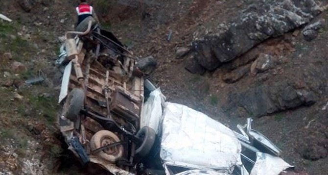 gumushanede-trafik-kazasi-1-olu-1-yarali-2.jpg gumushanede-trafik-kazasi-1-olu-1-yarali-2.jpg