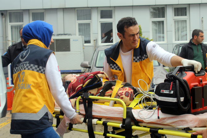 gumushanede-trafik-kazasi-4-yarali-4.jpg gumushanede-trafik-kazasi-4-yarali-4.jpg