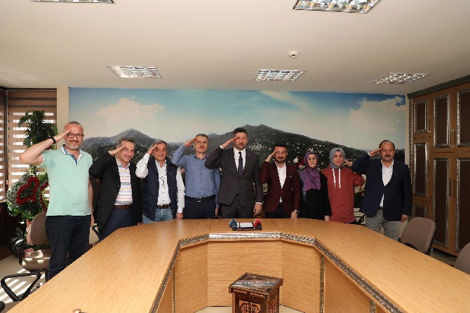 guneysu-belediyesi-meclis-uyeleri,-asker-selamiyla-harekata-destek-verdi-(2).jpg