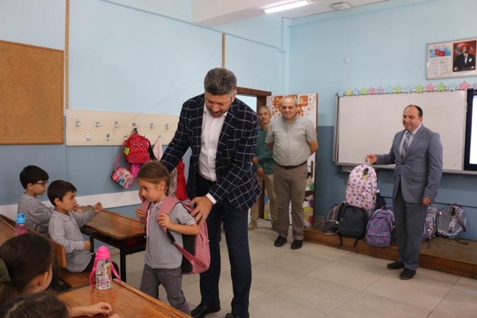 guneysu-belediyesi-ogrencilere-kirtasiye-malzemesi-hediye-etti-10.jpg