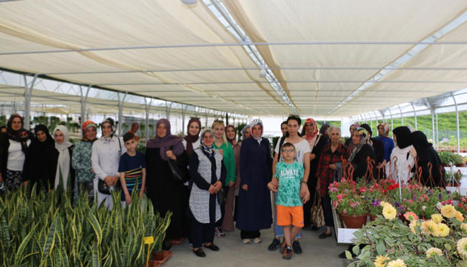guneysu-ilce-tarim-ve-orman-mudurlugu-kadin-ciftciler-tarimsal-yeniliklerle-biulusuyor-projesi-kapsaminda-kadin-ciftciler-icin-teknik-gezi-duzenledi-1.jpg