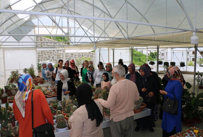 guneysu-ilce-tarim-ve-orman-mudurlugu-kadin-ciftciler-tarimsal-yeniliklerle-biulusuyor-projesi-kapsaminda-kadin-ciftciler-icin-teknik-gezi-duzenledi-3.jpg