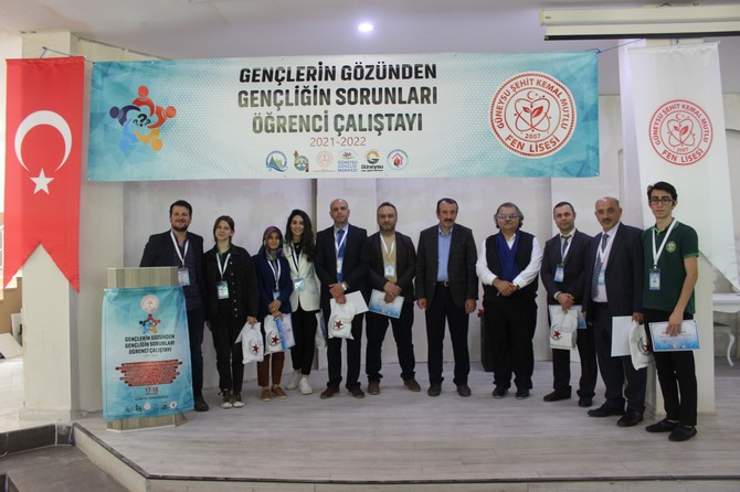 guneysu-sehit-kemal-mutlu-fen-lisesi-ve-guneysu-ilce-milli-egitim-mudurlugu-isbirligiyle-gencligin-gozunden-gencligin-sorunlari-ogrenci-calistayi-gerceklestirildi-10.jpg