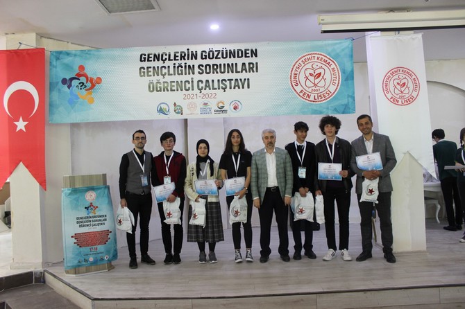 guneysu-sehit-kemal-mutlu-fen-lisesi-ve-guneysu-ilce-milli-egitim-mudurlugu-isbirligiyle-gencligin-gozunden-gencligin-sorunlari-ogrenci-calistayi-gerceklestirildi-5.jpg