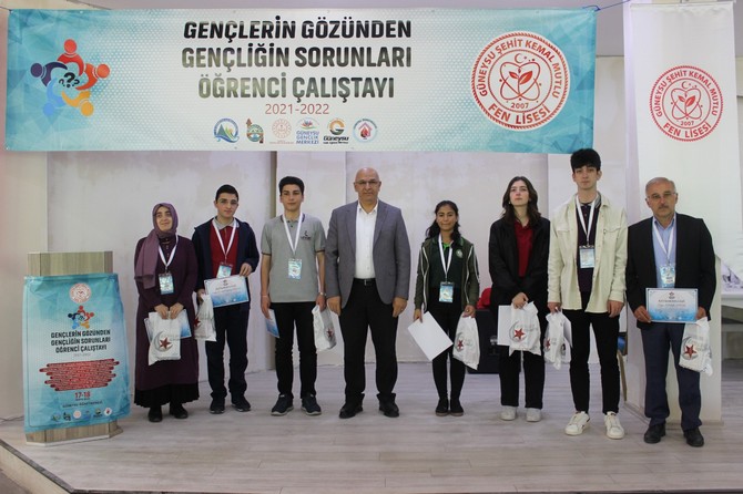 guneysu-sehit-kemal-mutlu-fen-lisesi-ve-guneysu-ilce-milli-egitim-mudurlugu-isbirligiyle-gencligin-gozunden-gencligin-sorunlari-ogrenci-calistayi-gerceklestirildi-6.jpg