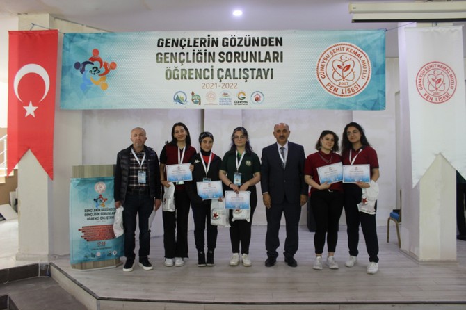guneysu-sehit-kemal-mutlu-fen-lisesi-ve-guneysu-ilce-milli-egitim-mudurlugu-isbirligiyle-gencligin-gozunden-gencligin-sorunlari-ogrenci-calistayi-gerceklestirildi-8.jpg