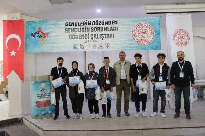 guneysu-sehit-kemal-mutlu-fen-lisesi-ve-guneysu-ilce-milli-egitim-mudurlugu-isbirligiyle-gencligin-gozunden-gencligin-sorunlari-ogrenci-calistayi-gerceklestirildi-9.jpg