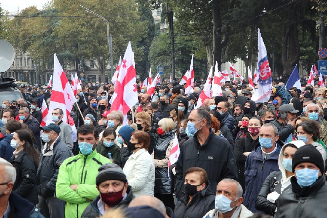 gurcistan’da-muhalefetin-protestolari-devam-ediyor-(3).jpg