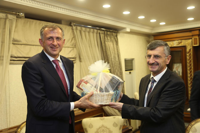 gurcistan-acara-ozerk-cumhuriyeti-hukumet-baskani-zurab-pataradze-rize-valisi-erdogan-bektas-2.jpg