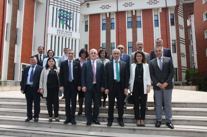 gurcistan-heyeti-recep-tayyip-erdogan-universitesini-ziyaret-etti-(11)-001.jpg