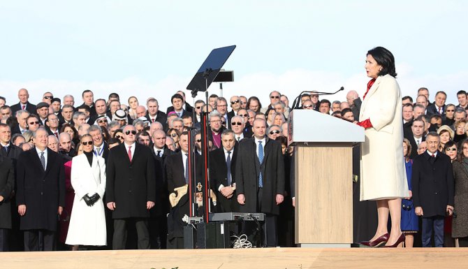 gurcistanin-ilk-kadin-cumhurbaskani-salome-zurabisvili-1.jpg