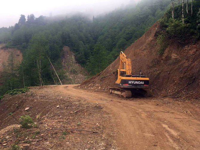 gurcuduzu-yaylasi-–-arhavi-baglanti-yolu-yapim-ve-onarim-calismalari-devam-ediyor-(5).jpg