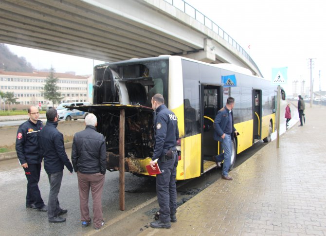hareket-halinde-motoru-alev-alan-belediye-otobusu-korkuttu.jpg