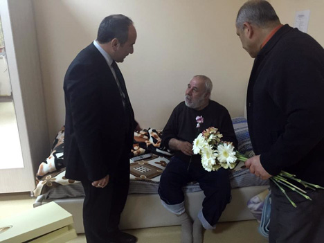 harun-mertoglu-huzur-evinde-kalan-yaslilari-ziyaret-etti-1.jpg