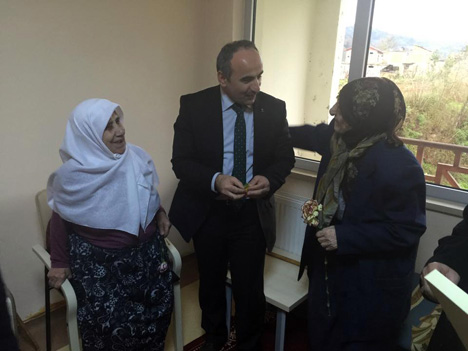 harun-mertoglu-huzur-evinde-kalan-yaslilari-ziyaret-etti-4.jpg