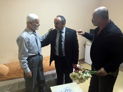 harun-mertoglu-huzur-evinde-kalan-yaslilari-ziyaret-etti-5.jpg