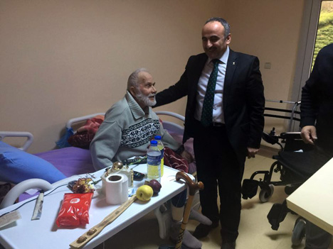 harun-mertoglu-huzur-evinde-kalan-yaslilari-ziyaret-etti-6.jpg