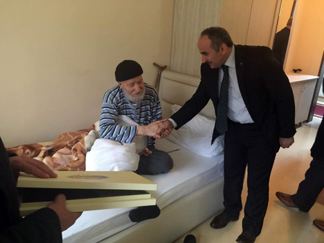 harun-mertoglu-huzur-evinde-kalan-yaslilari-ziyaret-etti-8.jpg