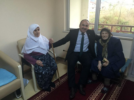 harun-mertoglu-huzur-evinde-kalan-yaslilari-ziyaret-etti-9.jpg
