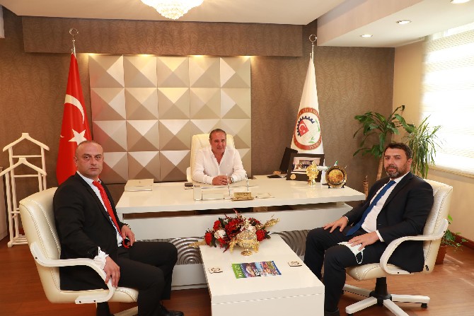 hasan-basri-kurt-beraberindekilerle-rize-ticaret-ve-sanayi-odasi-baskan-vekili-murat-artani-ziyaret-etti-1.jpg