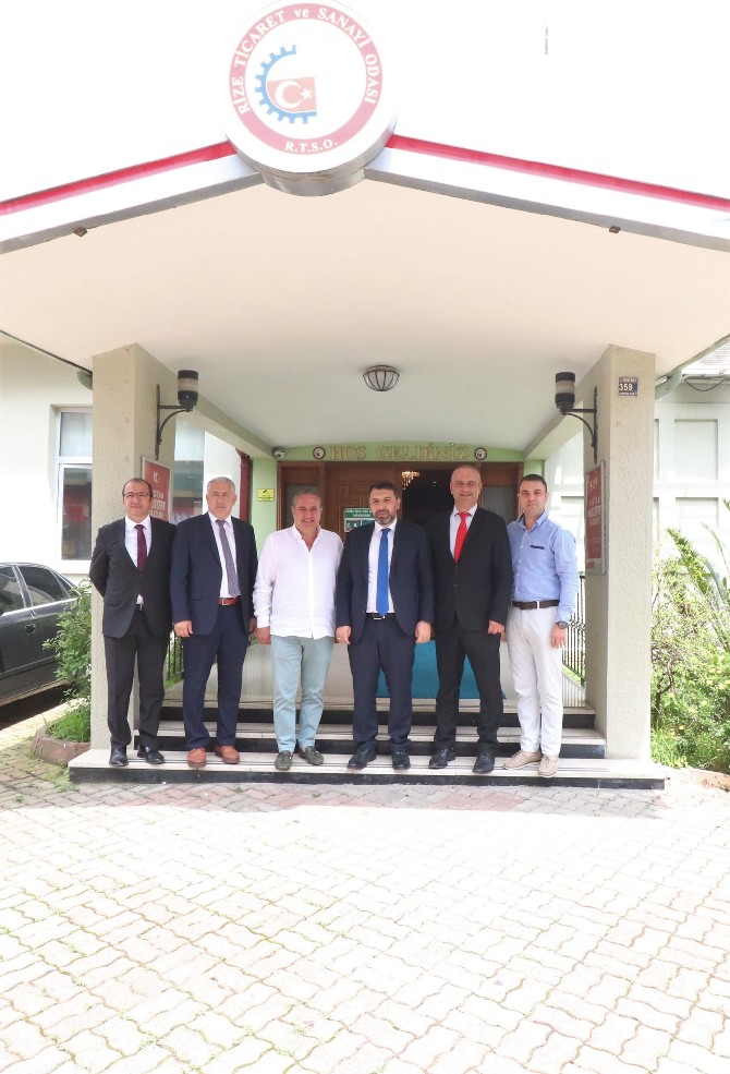 hasan-basri-kurt-beraberindekilerle-rize-ticaret-ve-sanayi-odasi-baskan-vekili-murat-artani-ziyaret-etti-2.jpg
