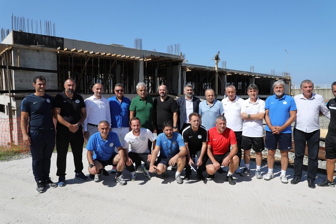 hasan-kartal-kulup-yoneticileri-ile-birlikte-genclik-ve-spor-bakanligi-spor-toto-teskilatinca-yapimi-devam-eden-110-yatakli-altyapi-tesislerini-inceledi.jpg