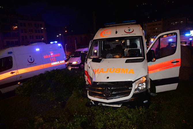 hasta-tasiyan-ambulans-kaza-yapti6.jpg hasta-tasiyan-ambulans-kaza-yapti6.jpg