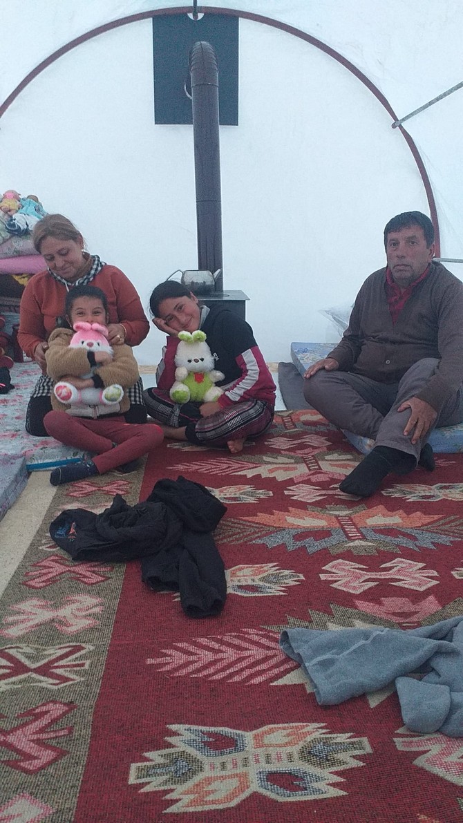 hatayin-kirikhan-ilcesinde-kurulan-rize-cadir-kentte-depremzede-vatandaslar-misafir-edilmeye-baslandi-3.jpg
