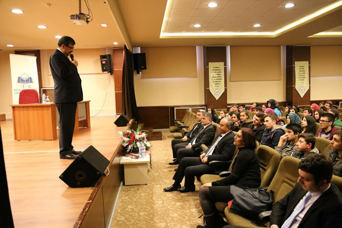 hayati-inanc-ogrencilerle-bulustu-1.jpg hayati-inanc-ogrencilerle-bulustu-1.jpg