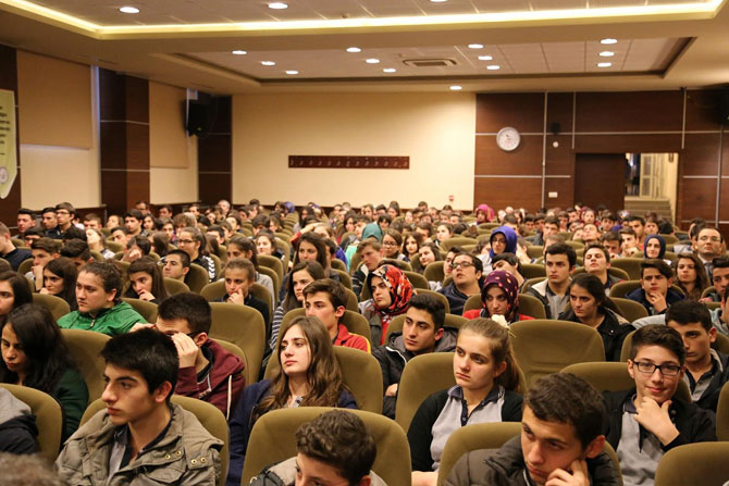 hayati-inanc-ogrencilerle-bulustu2.jpg hayati-inanc-ogrencilerle-bulustu2.jpg