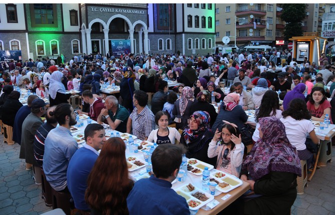 hayati-yazici,-cayeli-ilcesinde-iftar-programina-katildi-(4).jpg