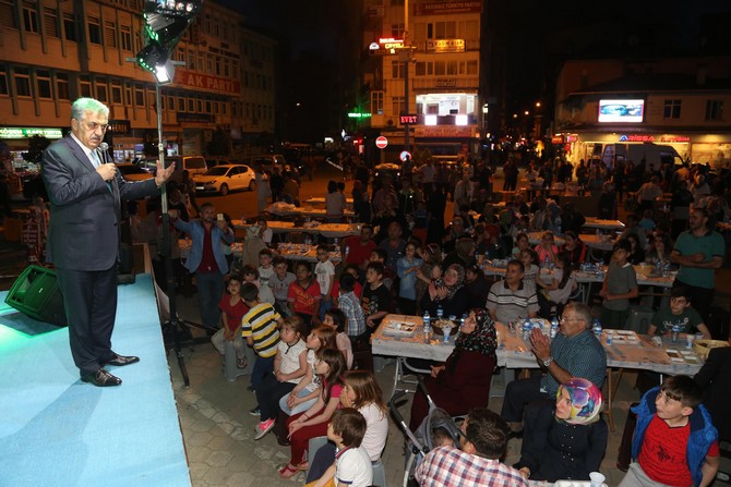 hayati-yazici,-cayeli-ilcesinde-iftar-programina-katildi-(7).jpg